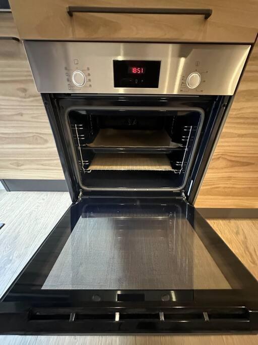 Apartment 50 Nuances De Rouge *